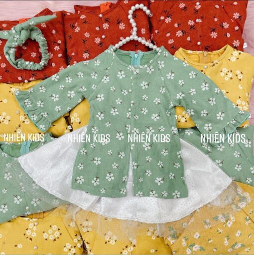 Áo dài chân váy hoa nhỉ màu xanh