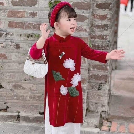 Áo dài truyền thống hoa sen