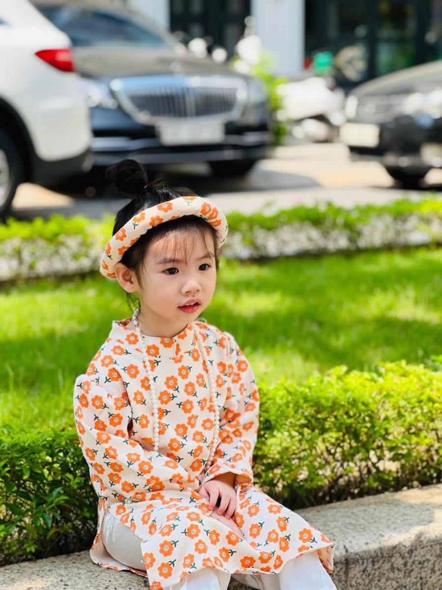 Bộ áo dài cách tân bé gái phối nơ Áo dài cách tân màu cam cho bé gái