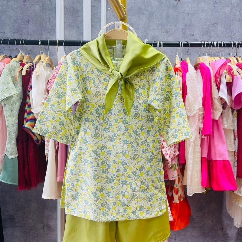 Bộ áo dài truyền thống hoa nhí cho gái Bộ áo dài truyền thống hoa nhí cho gái