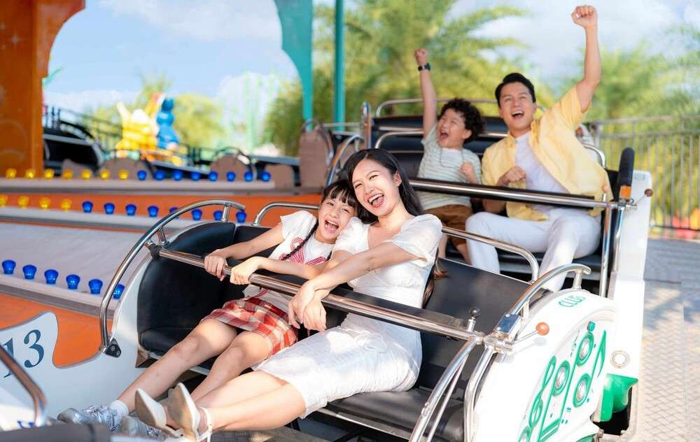 Gia đình chuẩn bị trang phục thoải mái và những vật dụng cần thiết cho bé khi đi khu vui chơi trẻ em Quận 9