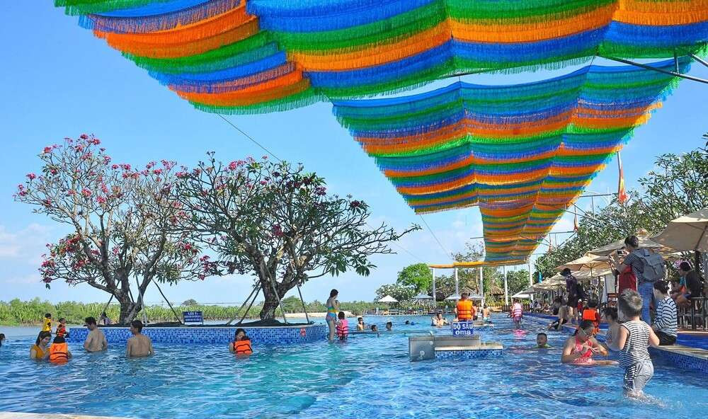 Hồ bơi Lego độc đáo tại Khu du lịch The BCR, một địa điểm vui chơi ngoài trời thú vị ở Quận 9