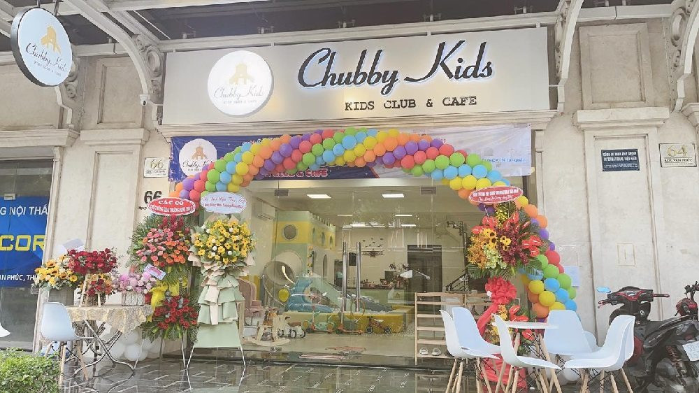 Không gian vui chơi sạch sẽ tại Chubby Kids Club Cafe, một trong những quán cafe có khu vui chơi trẻ em ở Thủ Đức lý tưởng cho gia đình.